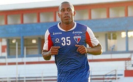 Robert ha pasado de la Série D a la C; es decir, ha subido una categoría. Robert ha pasado de la Série D a la C; es decir, ha subido una categoría.
