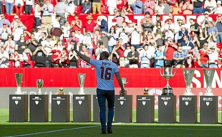 Monchi se despidió así del Sánchez-Pizjuán la temporada pasada. Monchi se despidió así del Sánchez-Pizjuán la temporada pasada.