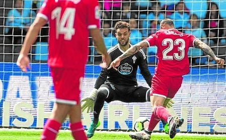 Sandro pudo poner por delante al Sevilla en Balaídos. Sandro pudo poner por delante al Sevilla en Balaídos.