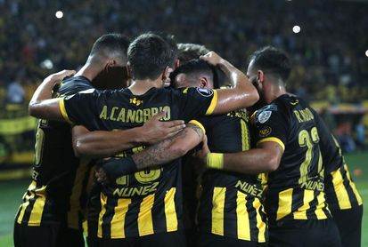 Nacional lidera sin jugar, Peñarol gana y le pisa los talones Nacional lidera sin jugar, Peñarol gana y le pisa los talones