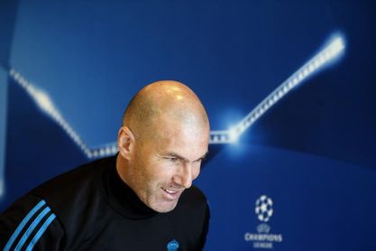 Zidane admite que Benzema "está sufriendo" Zidane admite que Benzema "está sufriendo"