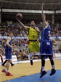 92-86. El Burgos se aferra a la salvación tras una vital victoria ante el Morabanc 92-86. El Burgos se aferra a la salvación tras una vital victoria ante el Morabanc