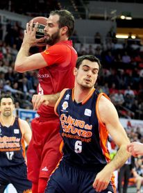 74-97. El Valencia impone la lógica y gana con comodidad al Tecnyconta 74-97. El Valencia impone la lógica y gana con comodidad al Tecnyconta