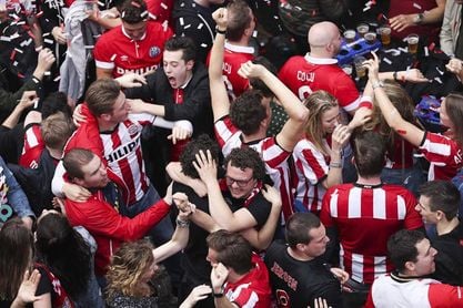 El PSV gana el clásico y amarra su vigésimo cuarto título El PSV gana el clásico y amarra su vigésimo cuarto título