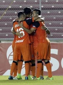 Ocho equipos salvadoreños mantienen una intensa lucha para clasificar a los cuartos Ocho equipos salvadoreños mantienen una intensa lucha para clasificar a los cuartos