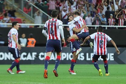 1-2. Pizarro y Pulido dan medio tÃ­tulo a las Chivas de Guadalajara