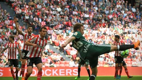 Loren prefiere centrarse ya "en el derbi". Loren prefiere centrarse ya "en el derbi".