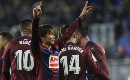 Inui se despide de la afición del Eibar Inui se despide de la afición del Eibar