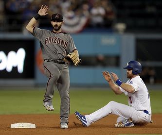2-1. Descalso conecta sencillo y define el triunfo de los Diamondbacks 2-1. Descalso conecta sencillo y define el triunfo de los Diamondbacks