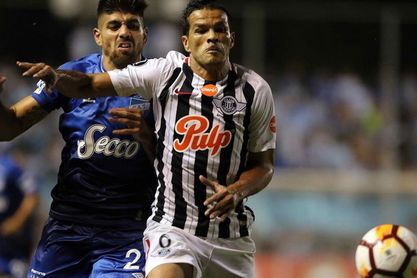 0-0. Tucumán resiste con 10 y se mete en octavos con Libertad 0-0. Tucumán resiste con 10 y se mete en octavos con Libertad