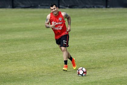 El histórico Gary Medel se destaca en la nómina de 27 jugadores de la selección chilena El histórico Gary Medel se destaca en la nómina de 27 jugadores de la selección chilena