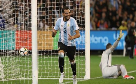 Mercado celebra el tanto que metió en el amistoso ante Brasil. Mercado celebra el tanto que metió en el amistoso ante Brasil.