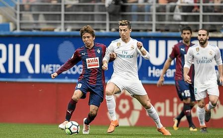 Inui aún no quiere reconocer que fichará por el Betis. Inui aún no quiere reconocer que fichará por el Betis.