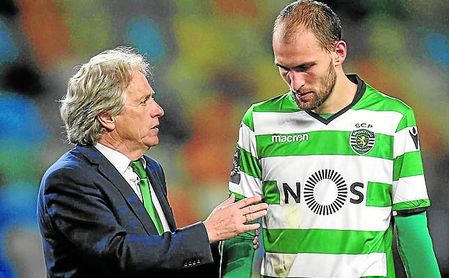 El luso Jorge Jesus quiere llevarse al delantero holandés al Al-Hilal de Arabia Saudí, que dirigirá durante la 18/19. El luso Jorge Jesus quiere llevarse al delantero holandés al Al-Hilal de Arabia Saudí, que dirigirá durante la 18/19.