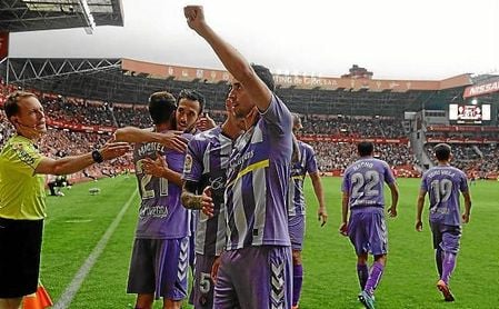 Mata celebra el primer gol del Valladolid en El Molinón. Mata celebra el primer gol del Valladolid en El Molinón.
