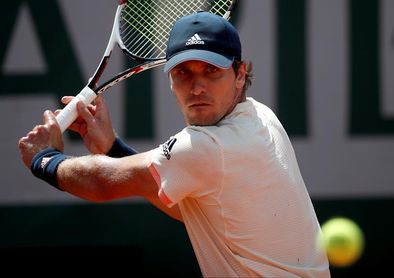 Mischa Zverev, primer rival de Roger Federer Mischa Zverev, primer rival de Roger Federer