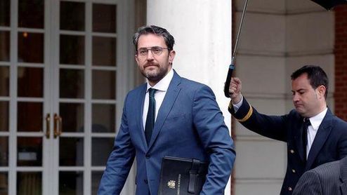 Huertas con la cartera de Cultura y Deportes. Huertas con la cartera de Cultura y Deportes.