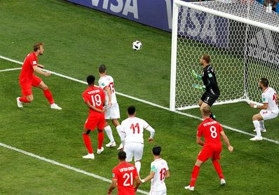 1-2. Kane rescata a Inglaterra con dos remates, el último en el descuento 1-2. Kane rescata a Inglaterra con dos remates, el último en el descuento