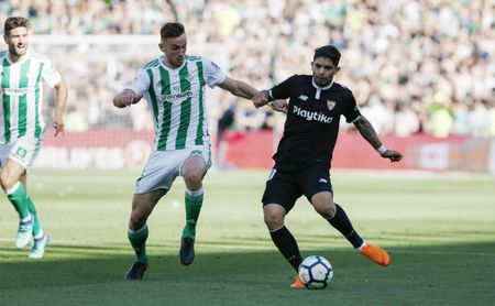 Fabián junto a Banega en el derbi. Fabián junto a Banega en el derbi.