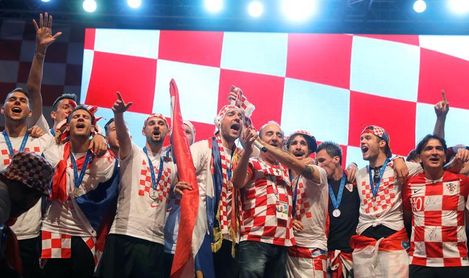 (VIDEO) Recibimiento histórico a la selección croata en Zagreb