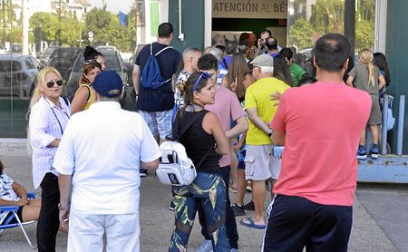 Colas en el Villamarín para sacar un abono. Colas en el Villamarín para sacar un abono.