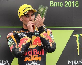 El portugués Miguel Oliveira vence en Brno por delante de Marini y Bagnaia El portugués Miguel Oliveira vence en Brno por delante de Marini y Bagnaia