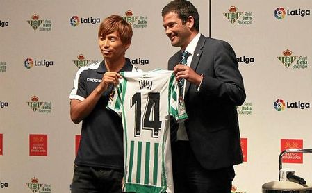 Inui pide el '8' de Camarasa y dejaría libre el '14' a Carvalho Inui pide el '8' de Camarasa y dejaría libre el '14' a Carvalho