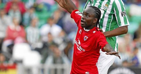 Cedric aún no está firmado por el Betis. Cedric aún no está firmado por el Betis.