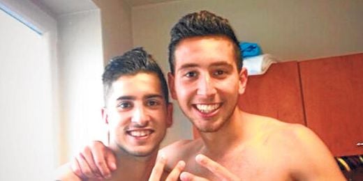 Álvaro Vadillo y Francisco Miguel Varela, celebrando ayer la clasificación para el Europeo sub 19. Álvaro Vadillo y Francisco Miguel Varela, celebrando ayer la clasificación para el Europeo sub 19.