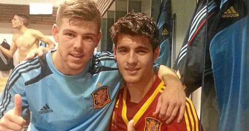 Alberto Moreno ha colgado esta foto en ´Twitter´ junto a Morata tras conseguir la clasificación para la final del Europeo de Israel. Alberto Moreno ha colgado esta foto en ´Twitter´ junto a Morata tras conseguir la clasificación para la final del Europeo de Israel.