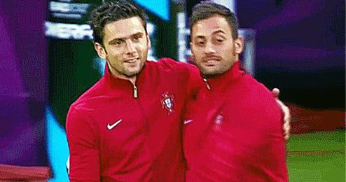 Hélder Postiga y Beto ya comparten vestuario en la selección portuguesa. Hélder Postiga y Beto ya comparten vestuario en la selección portuguesa.