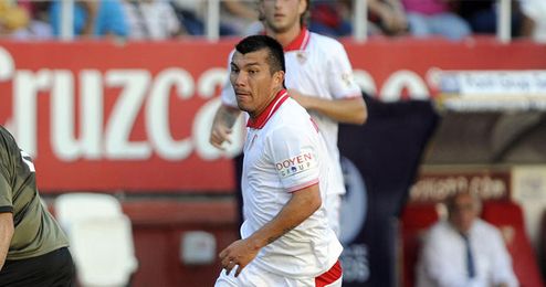 Gary Medel se medirá a su exequipo en la gira sevillista por Sudamérica. Gary Medel se medirá a su exequipo en la gira sevillista por Sudamérica.