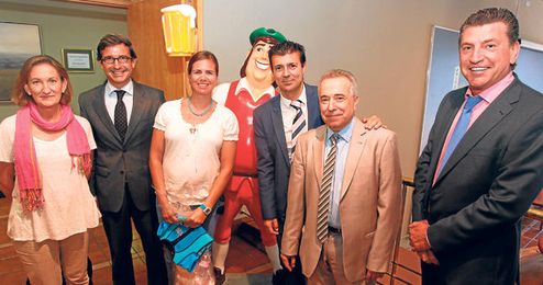 Representantes de todos los ámbitos en el homenaje a Marina Alabau. Representantes de todos los ámbitos en el homenaje a Marina Alabau.