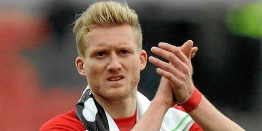 Schurrle se despide de la afición del Bayer Leverkusen tras fichar por el Chelsea. Schurrle se despide de la afición del Bayer Leverkusen tras fichar por el Chelsea.