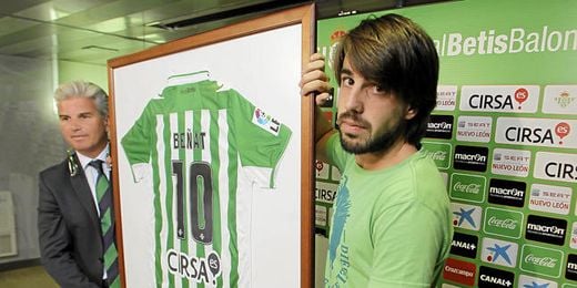 Beñat recibió un obsequio por parte del club Beñat recibió un obsequio por parte del club