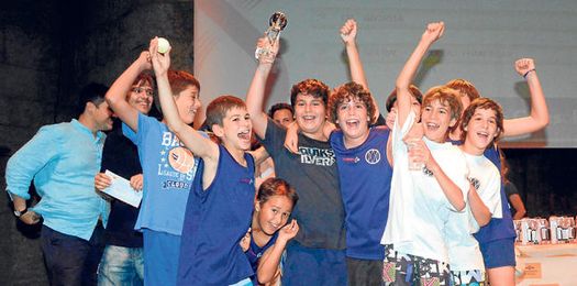 Los más destacados del curso reciben sus premios Los más destacados del curso reciben sus premios