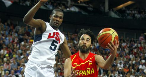 Navarro penetra ante la oposición de Durant en la pasada final olímpica. Navarro penetra ante la oposición de Durant en la pasada final olímpica.