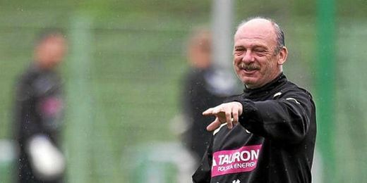 Stanislav Levy, entrenador del Slask Wraclow. Stanislav Levy, entrenador del Slask Wraclow.