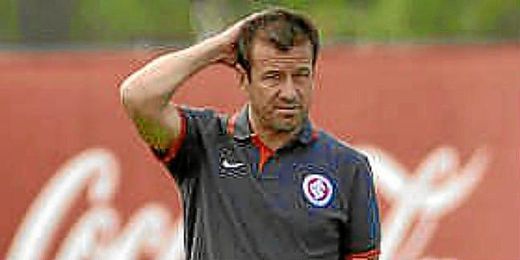 Dunga, durante un entrenamiento con el Internacional. Dunga, durante un entrenamiento con el Internacional.