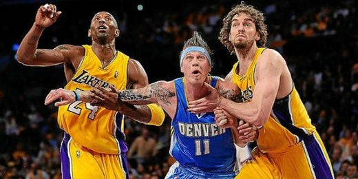 Pau Gasol y Kobe Briant en una jugada ante Dever. Pau Gasol y Kobe Briant en una jugada ante Dever.