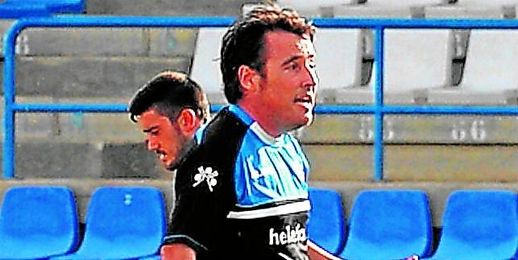 José Manuel Borja, durante uno de los entrenamientos que dirigió antes de que su equipo se enfrentase a El Palo. José Manuel Borja, durante uno de los entrenamientos que dirigió antes de que su equipo se enfrentase a El Palo.