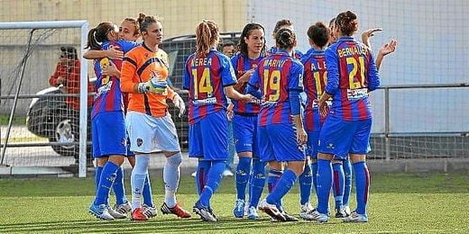 Levante UD femenino celebrando una victoria. Levante UD femenino celebrando una victoria.