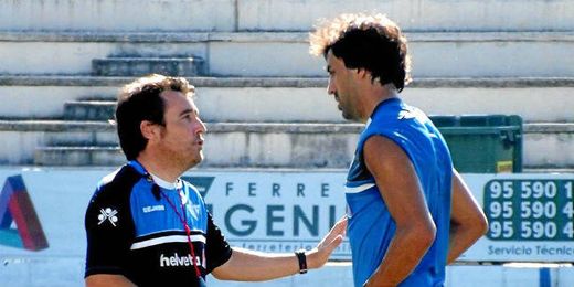 José Manuel Borja dialoga con plata en un entrenamiento. José Manuel Borja dialoga con plata en un entrenamiento.