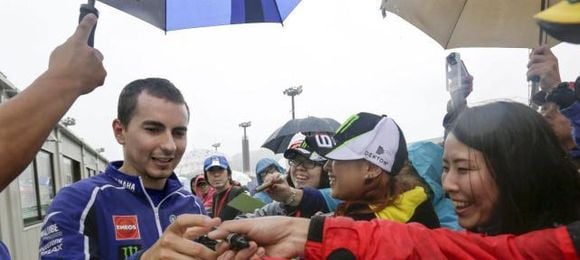 Lorenzo sale primero; Márquez, segundo... al rojo vivo Lorenzo sale primero; Márquez, segundo... al rojo vivo