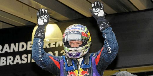 Sebastian Vettel celebra la victoria en el Gran Premio de Brasil. Sebastian Vettel celebra la victoria en el Gran Premio de Brasil.