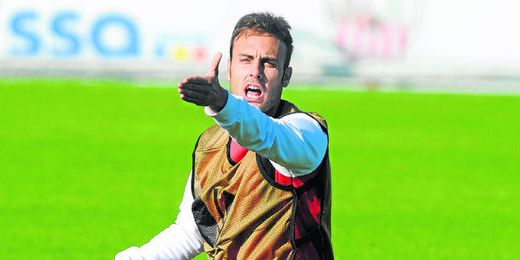 Cala quiere seguir en el Sevilla a toda costa. Cala quiere seguir en el Sevilla a toda costa.