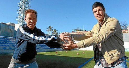 Gonzalo (Alcalá) y Álex Hornillo (San Roque de Lepe), posan durante la entrevista de ESTADIO Deportivo. Gonzalo (Alcalá) y Álex Hornillo (San Roque de Lepe), posan durante la entrevista de ESTADIO Deportivo.