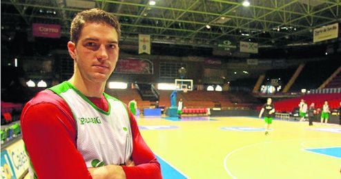 El alero cajista Marcos Mata se muestra satisfecho por su primera temporada en el baloncesto europeo. El alero cajista Marcos Mata se muestra satisfecho por su primera temporada en el baloncesto europeo.
