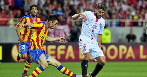 Lance del partido de ida disputado en el Sánchez Pizjuán. Lance del partido de ida disputado en el Sánchez Pizjuán.