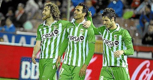Cañas (Swansea), Ángel (Las Palmas) y Rubén Pérez (Elche) celebran un tanto del Betis en Los Cármenes la temporada pasada. Cañas (Swansea), Ángel (Las Palmas) y Rubén Pérez (Elche) celebran un tanto del Betis en Los Cármenes la temporada pasada.